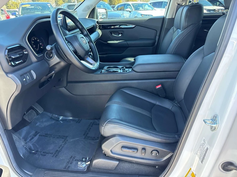 2025 Honda Pilot 4th Gen - Image 11 of 21