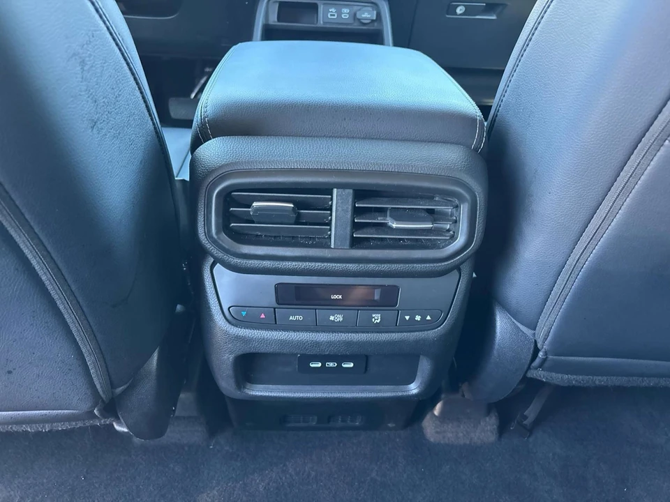 2025 Honda Pilot 4th Gen - Image 14 of 21