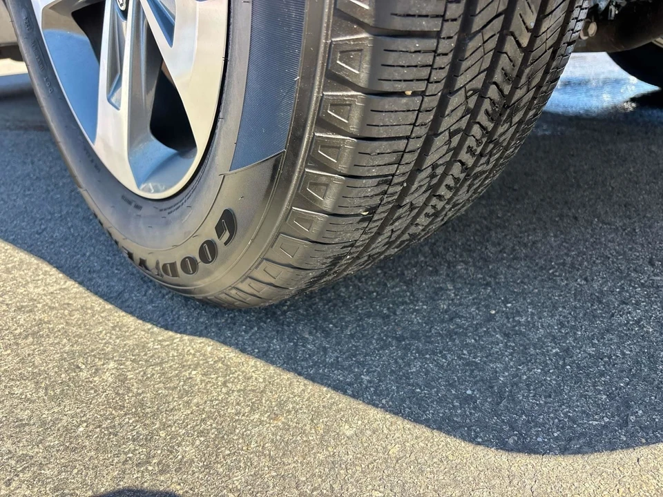 2025 Honda Pilot 4th Gen - Image 9 of 21