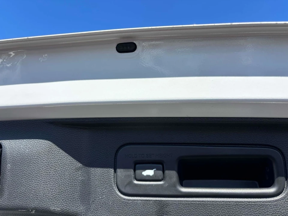 2025 Honda Pilot 4th Gen - Image 16 of 21