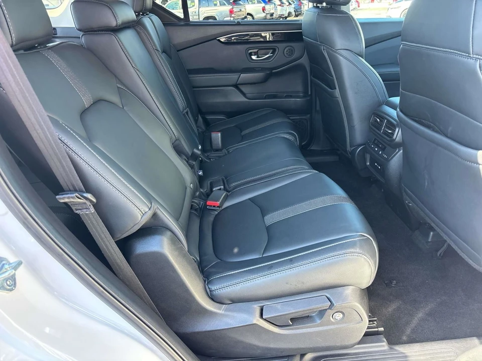2025 Honda Pilot 4th Gen - Image 18 of 21