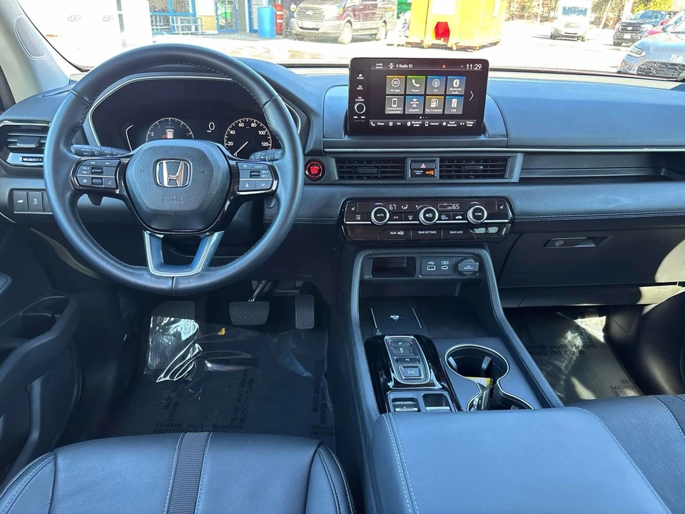 2025 Honda Pilot 4th Gen - Image 13 of 21