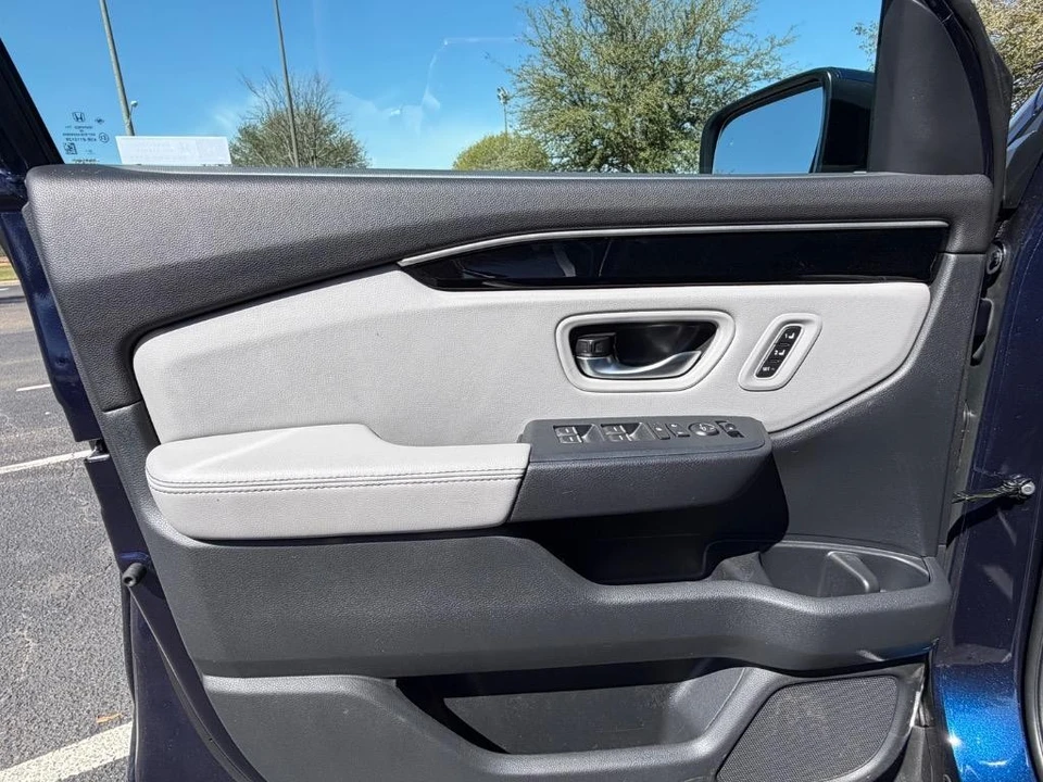 2025 Honda Pilot 4th Gen - Image 5 of 21