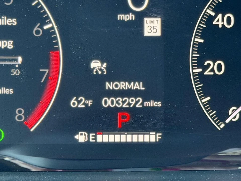 2025 Honda Pilot 4th Gen - Image 14 of 21