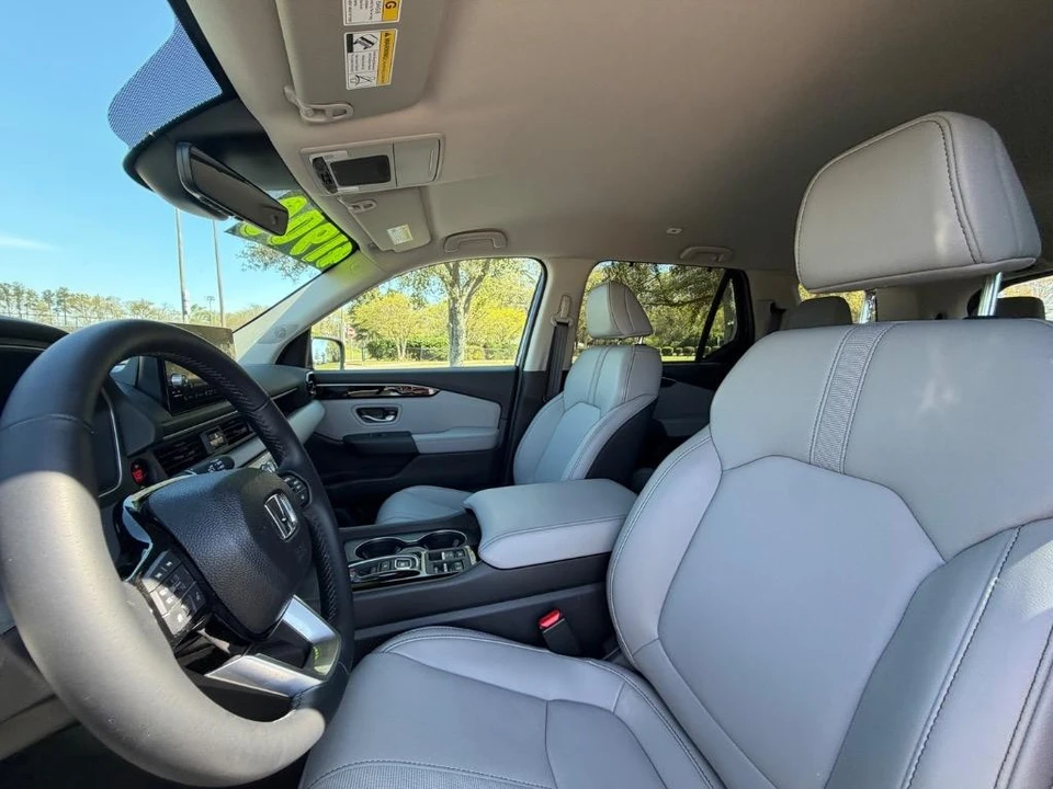 2025 Honda Pilot 4th Gen - Image 9 of 21