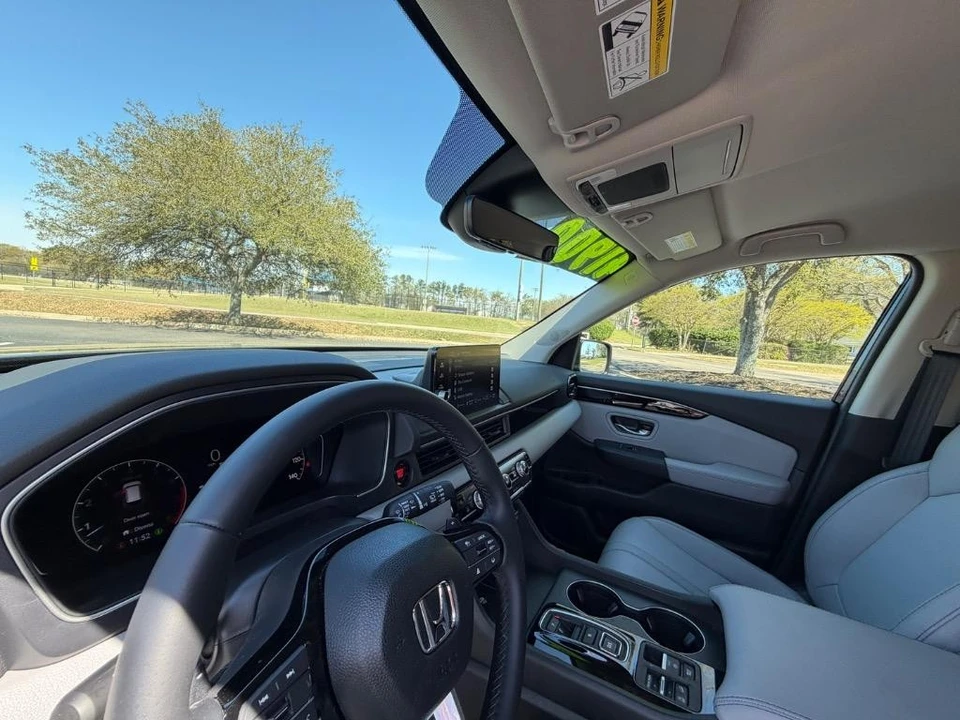 2025 Honda Pilot 4th Gen - Image 12 of 21