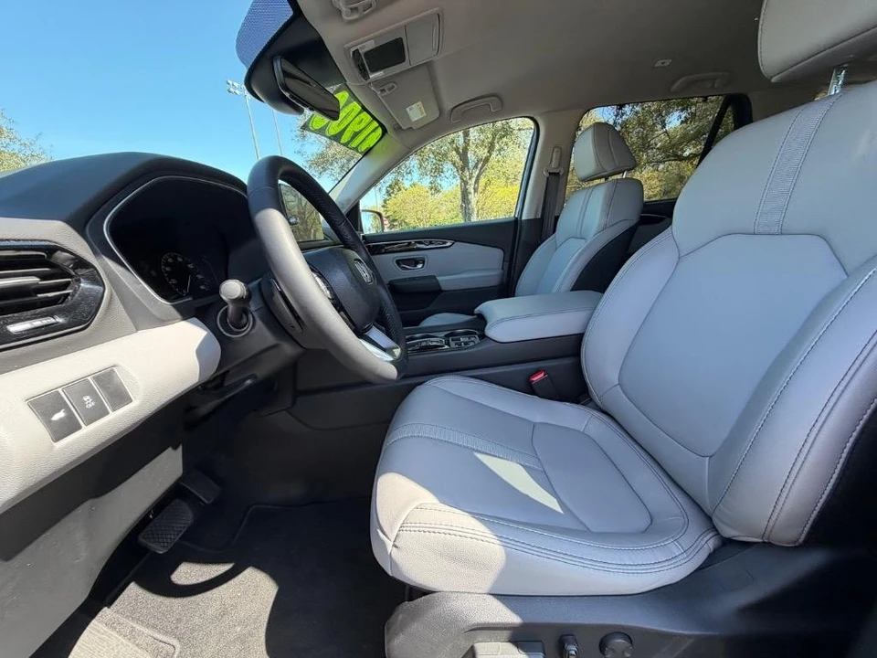 2025 Honda Pilot 4th Gen - Image 7 of 21
