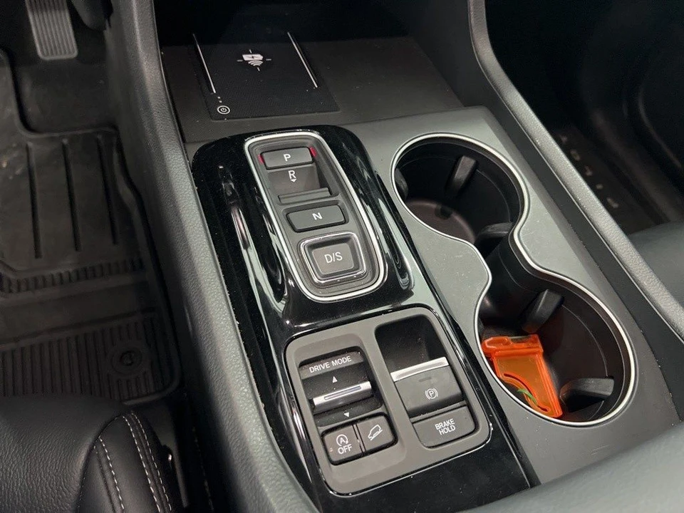2025 Honda Pilot 4th Gen - Image 16 of 21