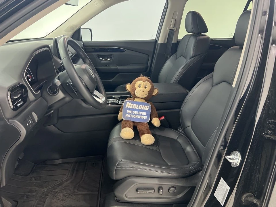 2025 Honda Pilot 4th Gen - Image 17 of 21