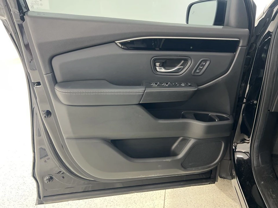 2025 Honda Pilot 4th Gen - Image 19 of 21