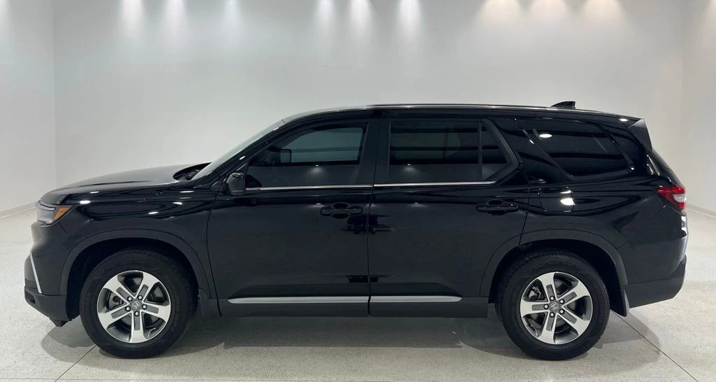 2025 Honda Pilot 4th Gen - Image 2 of 21