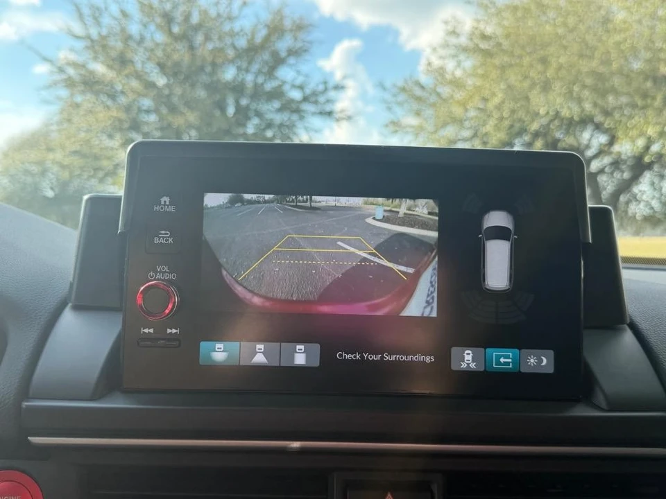 2025 Honda Pilot 4th Gen - Image 17 of 21