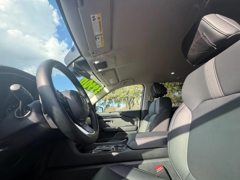2025 Honda Pilot 4th Gen - Image 9 of 21