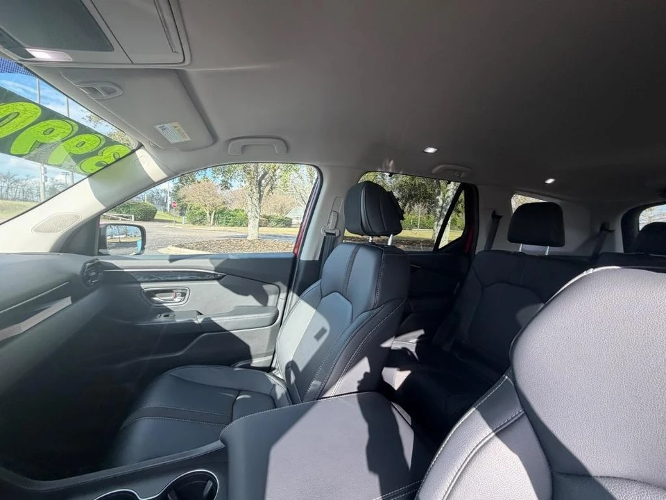 2025 Honda Pilot 4th Gen - Image 11 of 21