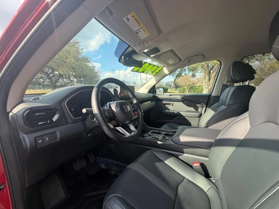 2025 Honda Pilot 4th Gen - Image 8 of 21