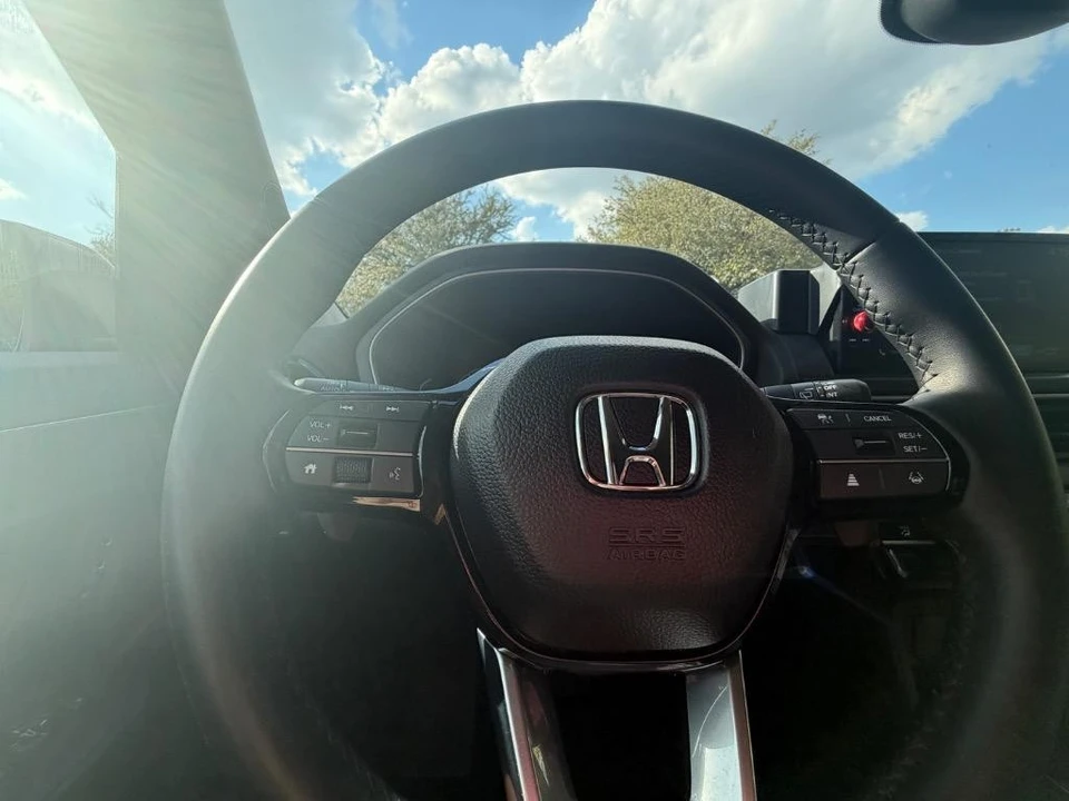 2025 Honda Pilot 4th Gen - Image 13 of 21