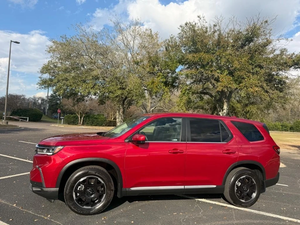 2025 Honda Pilot 4th Gen - Image 2 of 21