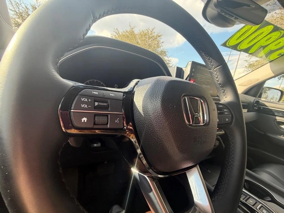 2025 Honda Pilot 4th Gen - Image 14 of 21