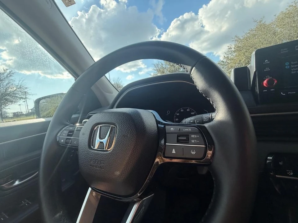 2025 Honda Pilot 4th Gen - Image 15 of 21