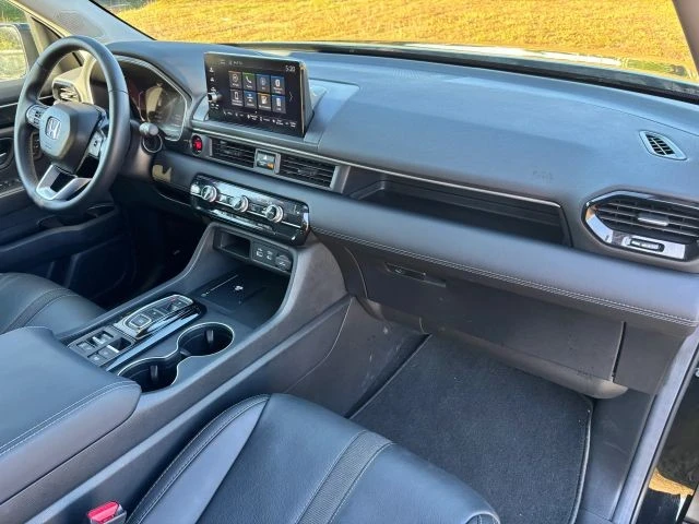 2025 Honda Pilot 4th Gen - Image 10 of 21