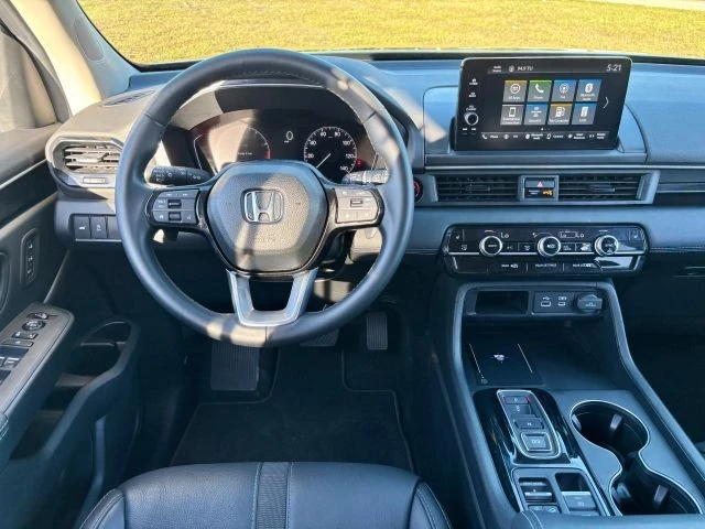 2025 Honda Pilot 4th Gen - Image 12 of 21