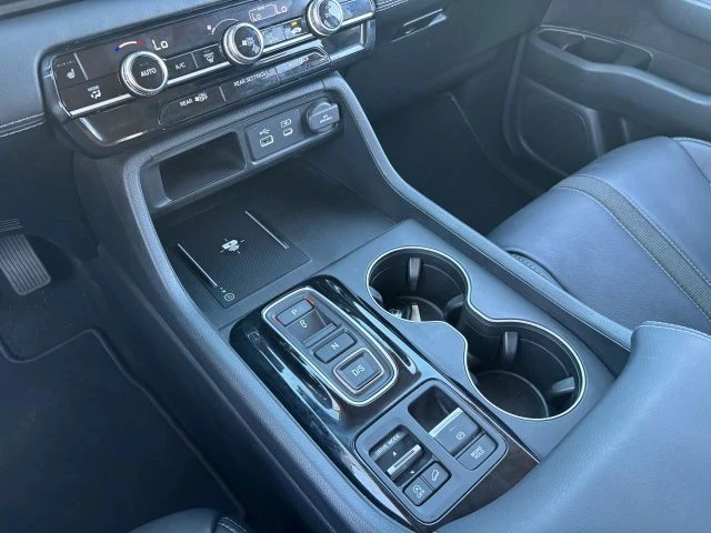 2025 Honda Pilot 4th Gen - Image 17 of 21