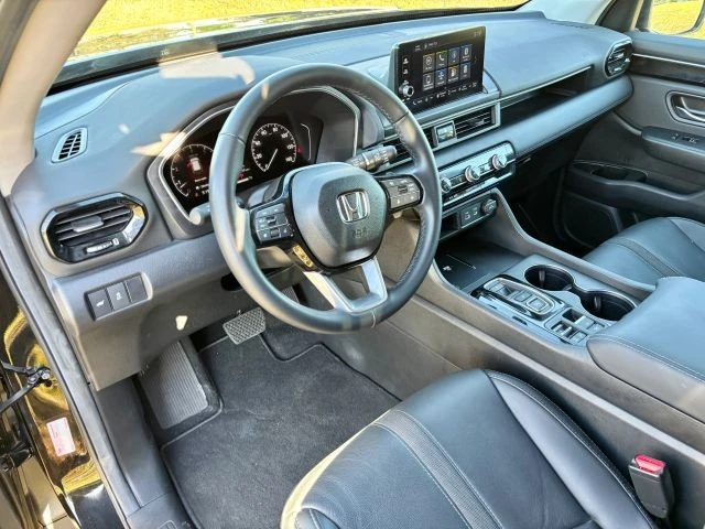 2025 Honda Pilot 4th Gen - Image 8 of 21
