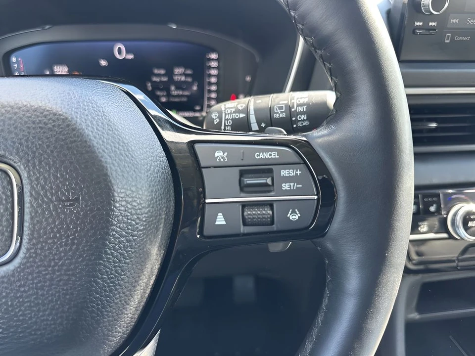 2025 Honda Pilot 4th Gen - Image 16 of 21