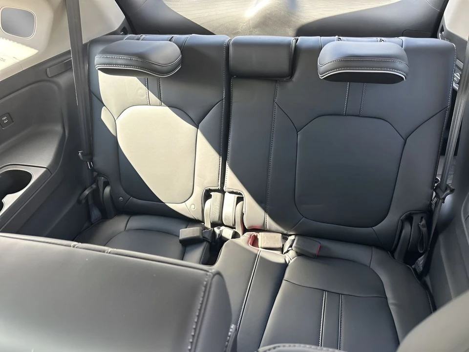 2025 Honda Pilot 4th Gen - Image 13 of 21