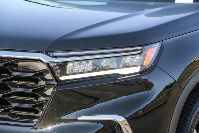 2025 Honda Pilot 4th Gen - Image 8 of 12
