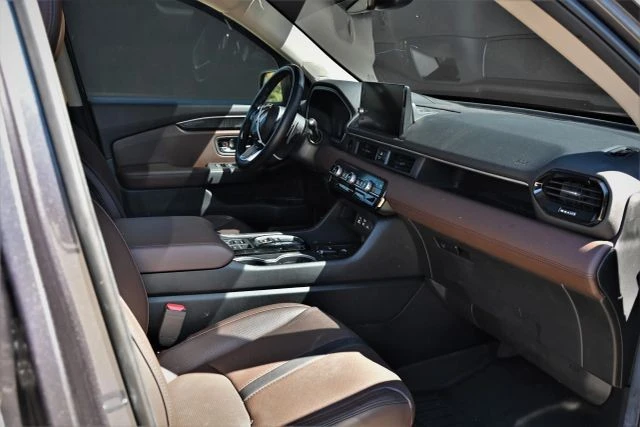 2025 Honda Pilot 4th Gen - Image 14 of 21