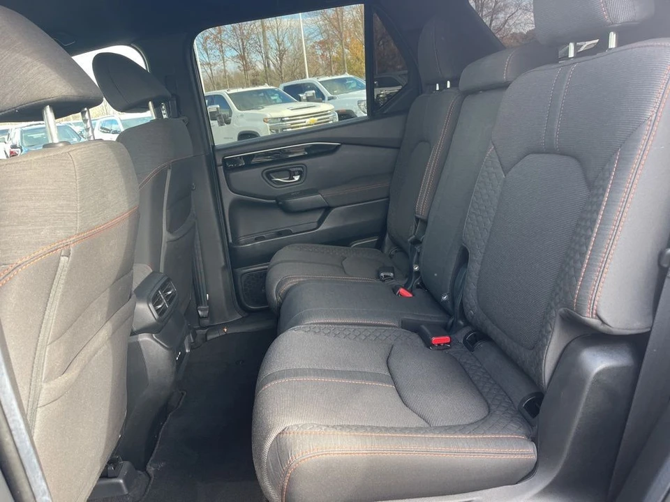2025 Honda Pilot 4th Gen - Image 12 of 21