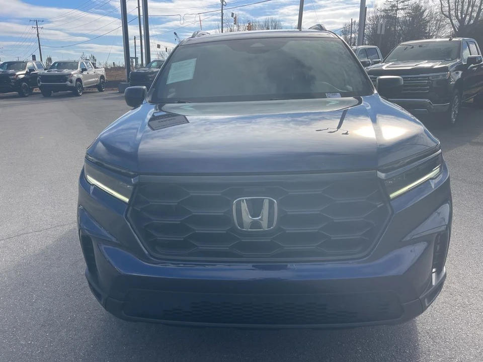 2025 Honda Pilot 4th Gen - Image 8 of 21