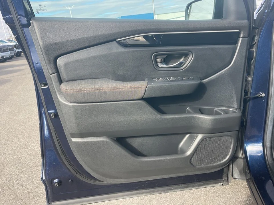 2025 Honda Pilot 4th Gen - Image 9 of 21