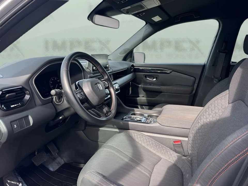 2025 Honda Pilot 4th Gen - Image 9 of 21