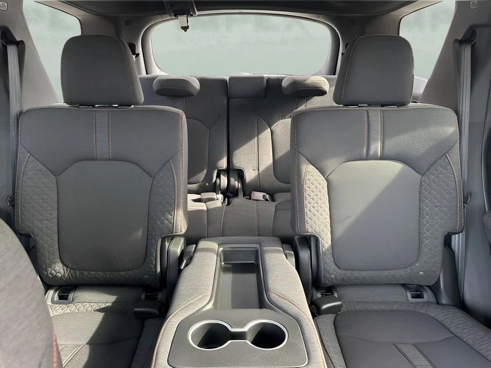2025 Honda Pilot 4th Gen - Image 11 of 12
