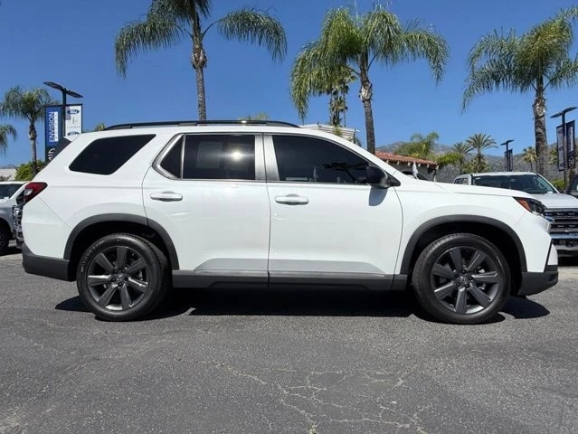 2025 Honda Pilot 4th Gen - Image 9 of 21