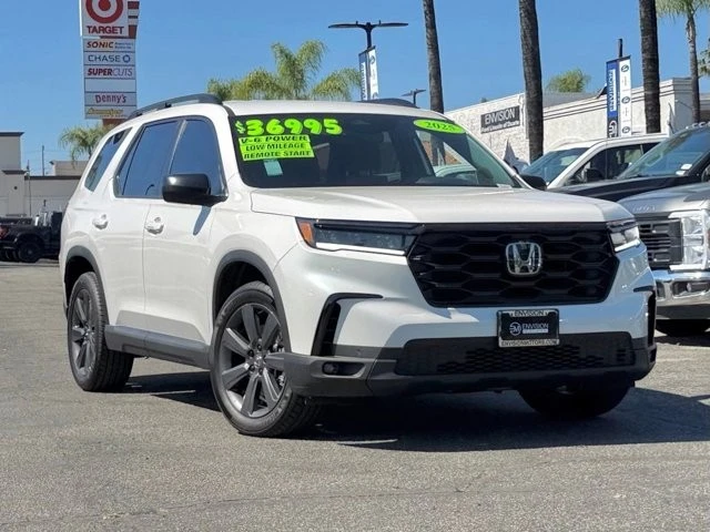 2025 Honda Pilot 4th Gen - Image 2 of 21