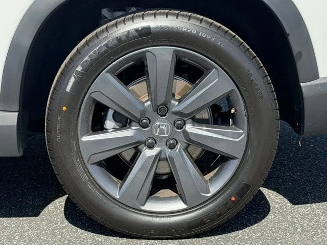 2025 Honda Pilot 4th Gen - Image 11 of 21