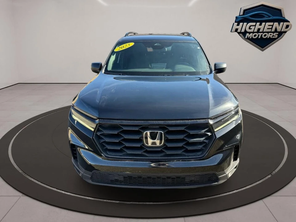 2025 Honda Pilot 4th Gen - Image 10 of 21