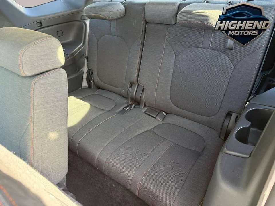 2025 Honda Pilot 4th Gen - Image 17 of 21