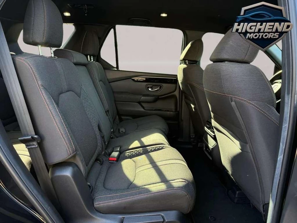 2025 Honda Pilot 4th Gen - Image 18 of 21