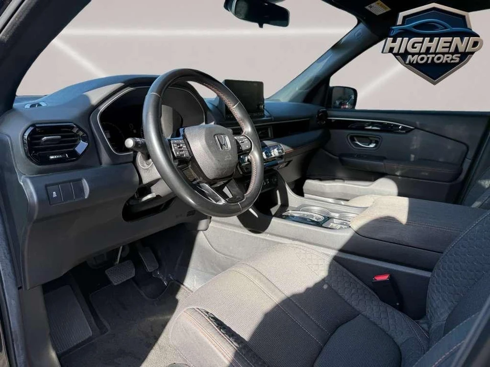 2025 Honda Pilot 4th Gen - Image 13 of 21