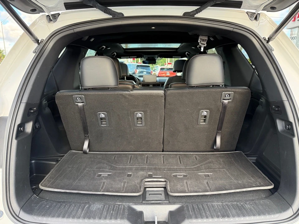 2025 Honda Pilot 4th Gen - Image 8 of 21