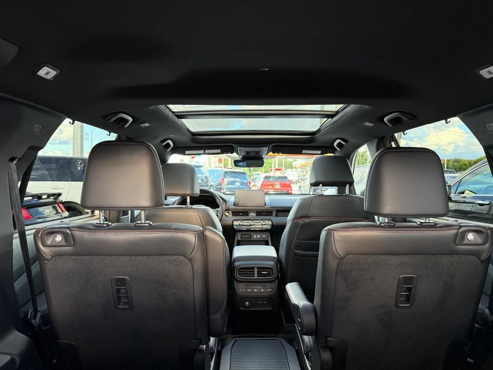 2025 Honda Pilot 4th Gen - Image 9 of 21