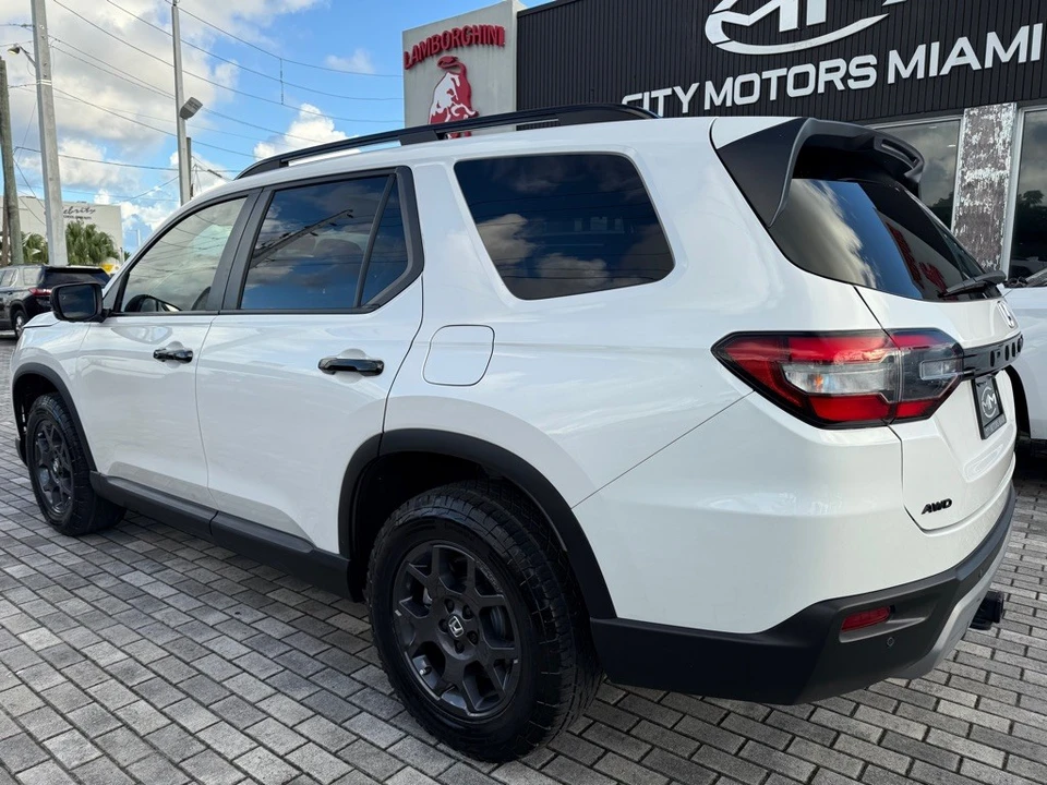 2025 Honda Pilot 4th Gen - Image 6 of 21
