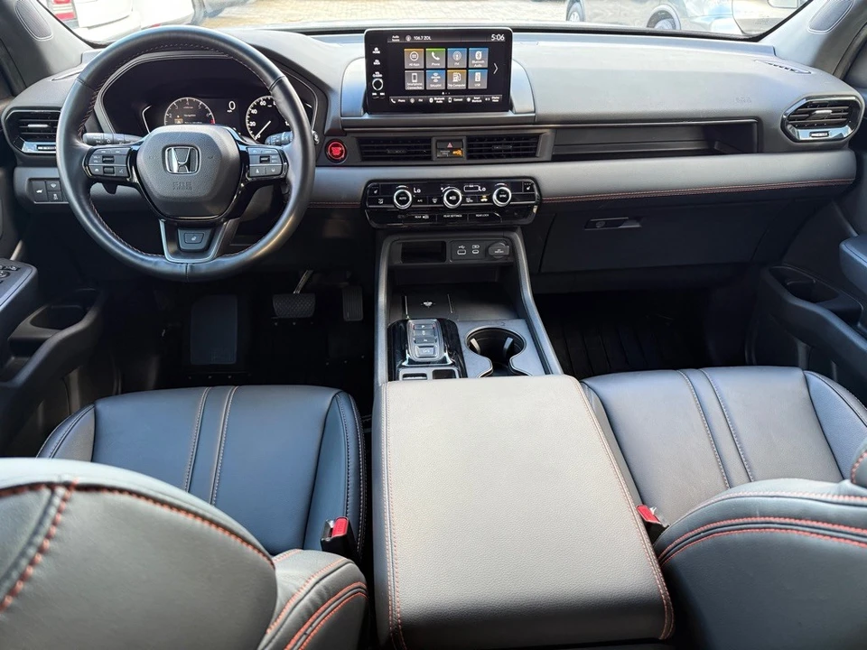 2025 Honda Pilot 4th Gen - Image 16 of 21