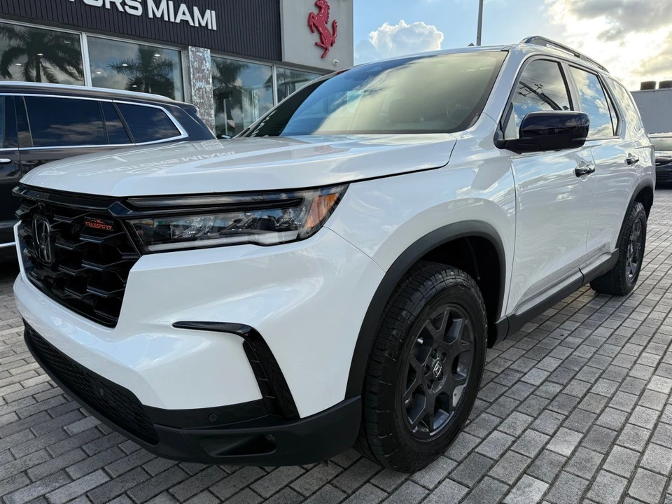 2025 Honda Pilot 4th Gen - Image 4 of 21