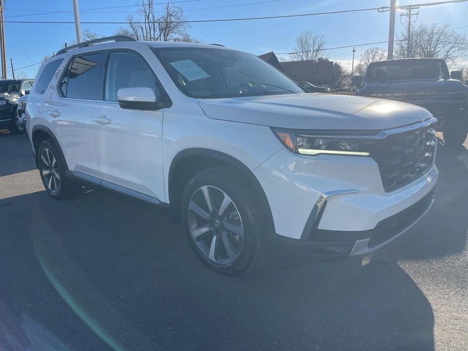 2025 Honda Pilot 4th Gen - Image 7 of 21