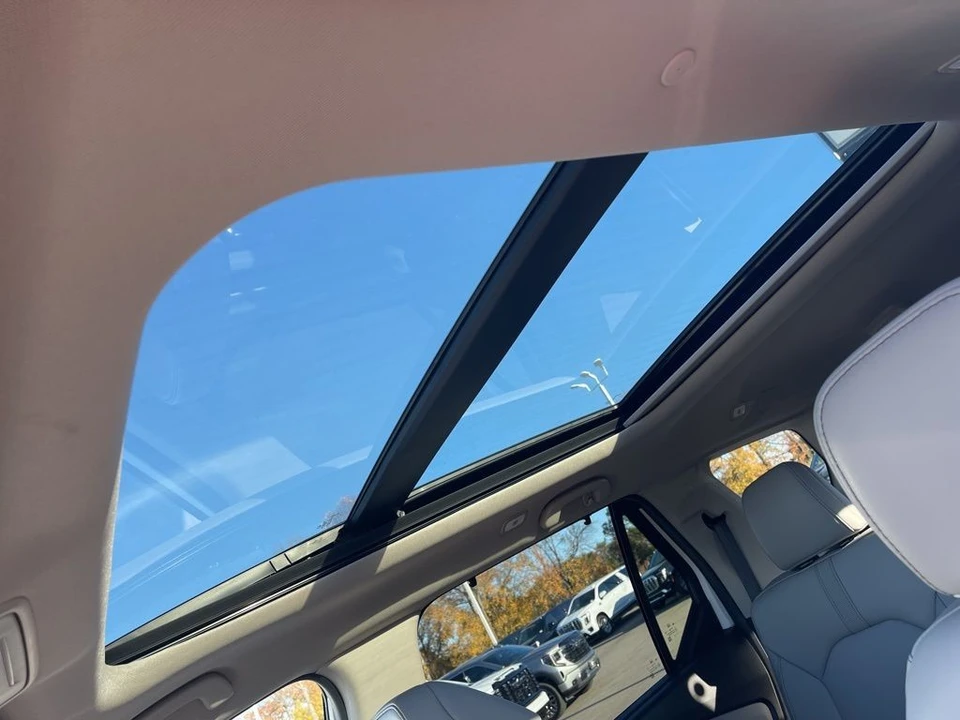 2025 Honda Pilot 4th Gen - Image 13 of 21